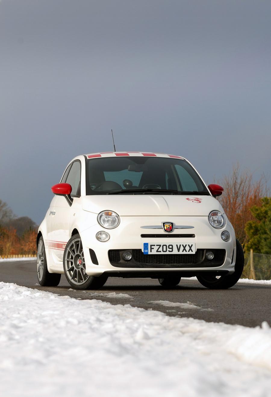  Abarth 500 esseesse 2009 года  (UK) (фото 4 из 29)